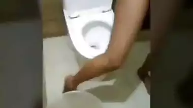 Hot Mallu Girl’s Blowjob In Bathroom