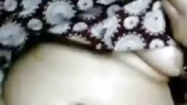 Desi aunty pussy fingering her husband