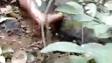 Dehati couple caught fucking in jungle