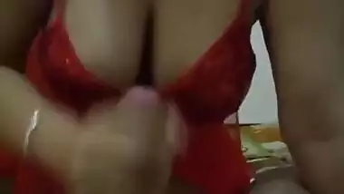 Desi bhabi show her big boob