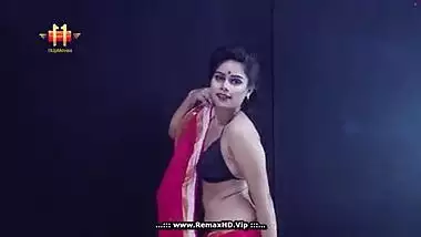 Sexy indian milf amisha saree strip and fingering