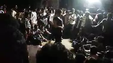 Andhra pradesh hot girl recording dance in village