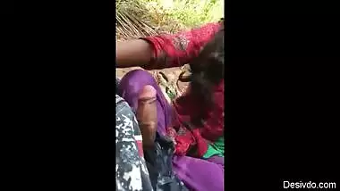 desi girl suck her bf dick outdoor