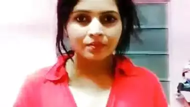 Sexy Desi Girl Showing Her Tits