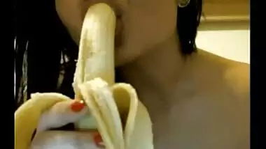 Naughty Chandigarh babe sucking a banana on camera