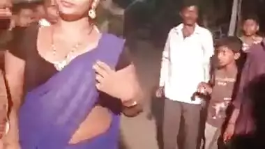 Guntur Record Dance On Road