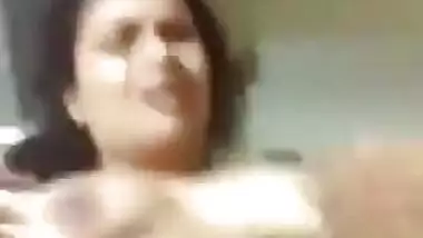 चूत में उंगली करने से ही गर्लफ्रेंड हुई चुदाई के लिए परेशान