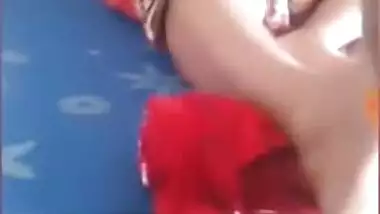 Hot desi aunty exposing legs