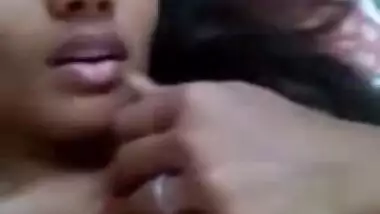 Beautiful Desi chick records herself masturbating for bf