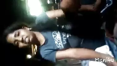 तेलुगु लेडी ने लोन वाले बन्दे का मोटा लंड चूसा