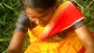 tamil nadu bhabhi outdoor boob show