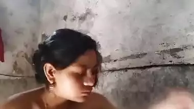 Today Exclusive- Desi Village Anju Bhabhi Showing Boobs