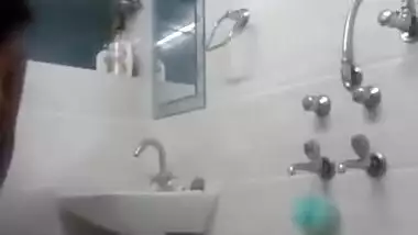 Bootylicious & hairy desi aunty nude while bathing - XXX hidden cam