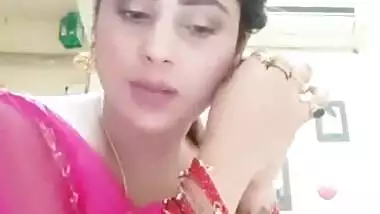 punjabi girl hot cleveage show