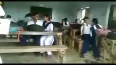 MMS Of Desi School Girl Fingered In Classroom