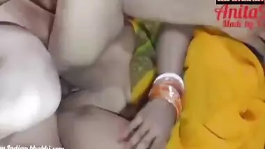 Chacha Ne Sexy Mami Ko Ke Bed Pe Garam Kiya - Pat A