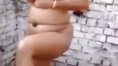 Sexy Bhabi Bathing Captured By Hubby