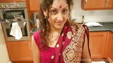 POV tamil bhabhi in saree gives horny lonely...