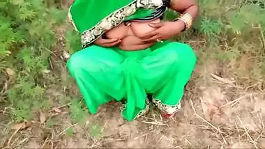 झाड़ी में बुला के गांड मर ली