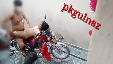 Desi Stepister Ki Bike Par Chudai