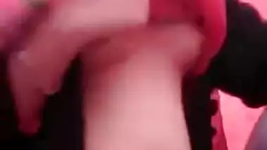 Desi stud makes out with GF and kisses her XXX nipples before sex
