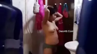 Today Exclusive- Sexy Desi Bhabhi Bathing Record In Hidden Cam Part 1