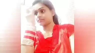 Hot Look Indian Girl Showing Her Boobs On Video Call