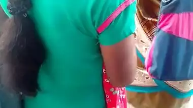 Tamil young girl hot view in busstop (hot closeup)