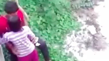 Two Indian lovers caught fucking in outdoor garden in Desi mms video