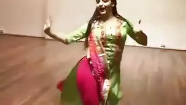 Clothed hot dance by beautiful pretty on hindi...