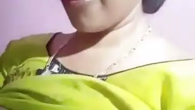 Big boobed Sexy Tamil wife milking her tits