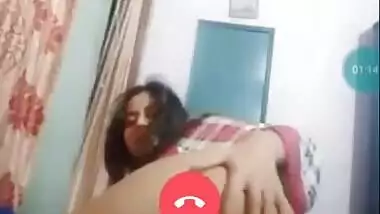 Pakistani girl showing her ass hole on video call