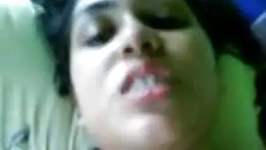 देसी सेक्सी करने का तरीका हॉट भाभी जोर से कराह रही