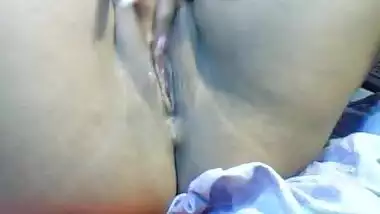 Indian girl boobs showing and pussy fingering