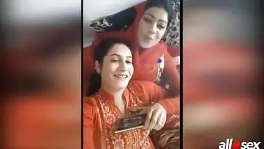 Tik Tok Indian XXX sex: Desi Sisters Catfight lesbian fun kissing and licking