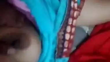 Milking Indian aunty while fucking