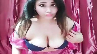 Bhabhi Boobs Show