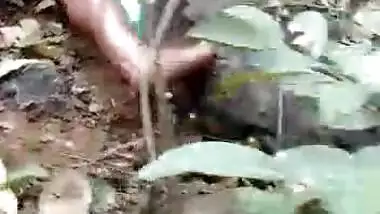 Village lovers fucking in Jungle