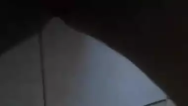 देसी सेक्रेटरी ने लोकडाउन में बॉस के लिए चूत में ऊँगली करने का वीडियो बनाया