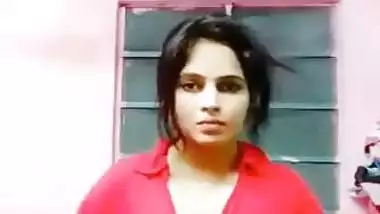 Desi Girl Showing Her Boobs