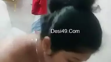 Sexy Desi Girl Bathing