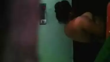 lucknow bhabhi filmed while in shower