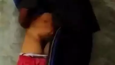 भाभी की गोरी गांड पर चुम्मा दिया और चोदी लवर ने