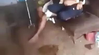बूढ़े अंकल ने जवान रंडी गर्ल के बूब्स चूस के लंड चटाया