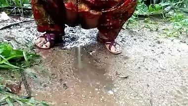 Nice compilation of Desi Bhabhi with big XXX tits pissing outdoors