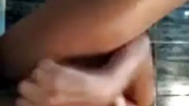 Horny Desi XXX bitch masturbating pussy with bottle video MMS