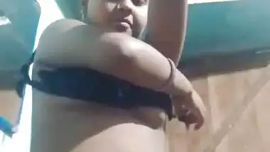 Desi xxx village bhabhi nude after bath video