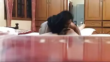 Mature cheating desi bhabhi gives astounding blowjob to lover