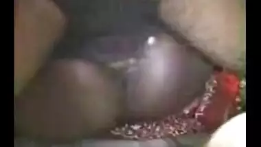 Amateur desi couple makes a sex video of their home sex session