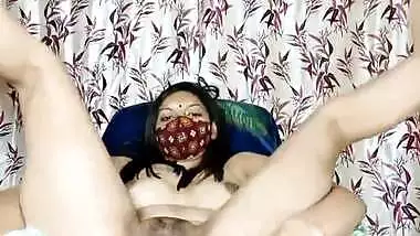 Desi Bhabhi Nude show with face